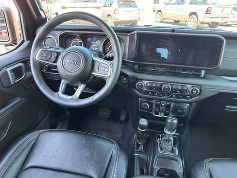 Used 2024 Jeep Wrangler Unlimited Sahara w/ Technology Group AWD/4WD image 10