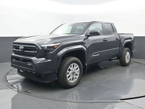 Used 2026 Toyota Tacoma SR5 RWD image 8