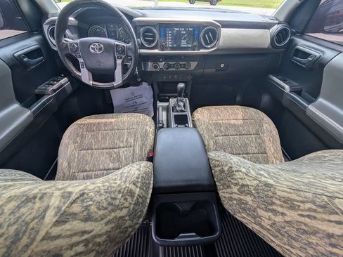 Used 2017 Toyota Tacoma SR5 w/ Tow Package AWD/4WD image 23