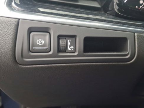 Used 2025 Cadillac XT5 Premium Luxury image 24