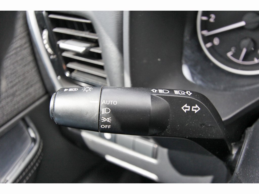 Used 2022 Nissan Rogue SV FWD image 9