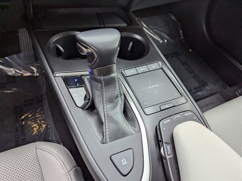 Used 2021 Lexus UX 200 w/ Premium Package image 28