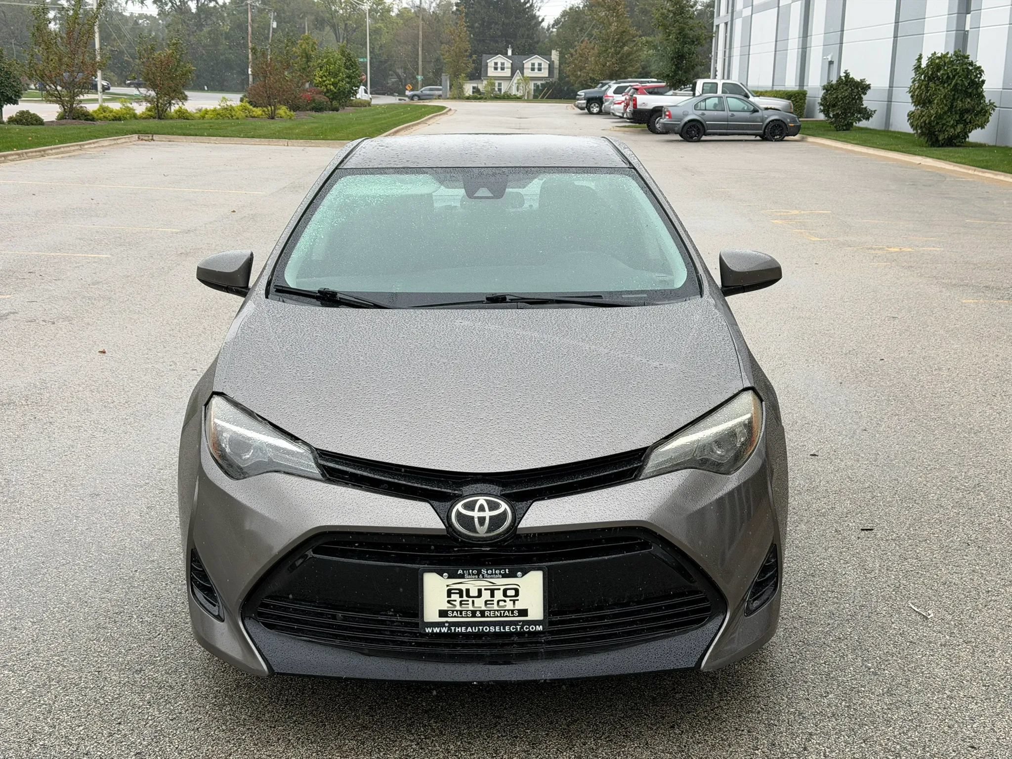 Used 2017 Toyota Corolla LE FWD image 2