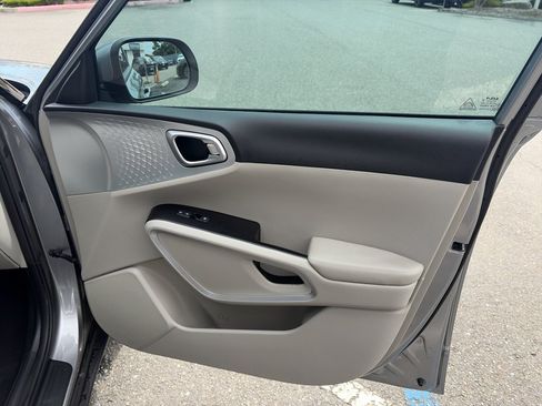 Used 2023 Kia Soul LX FWD image 24