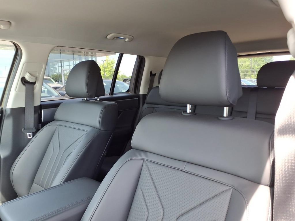 Used 2026 Hyundai Santa Fe SEL AWD/4WD image 17