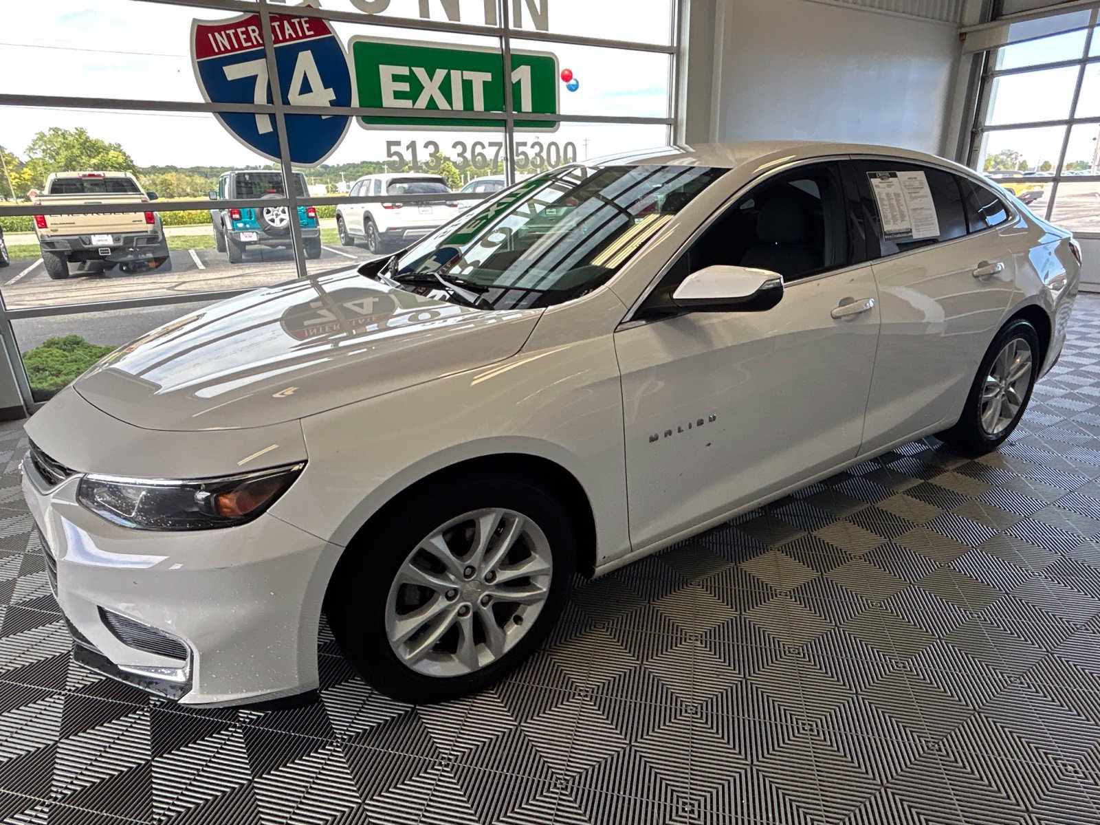 Used 2018 Chevrolet Malibu LT FWD image 3