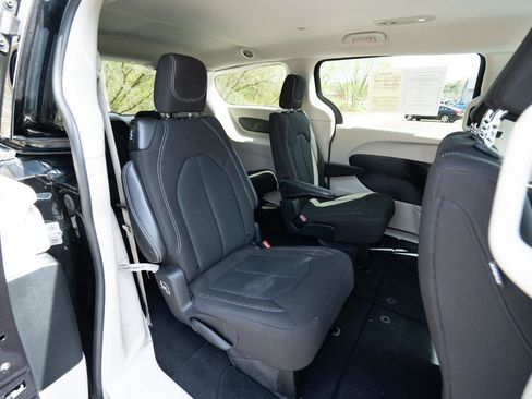 Used 2023 Chrysler Voyager LX FWD image 19