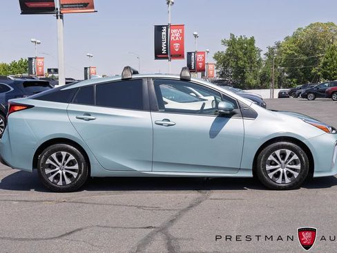 Used 2022 Toyota Prius LE AWD/4WD image 16