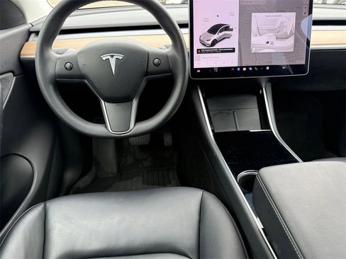 Used 2021 Tesla Model Y Long Range image 22