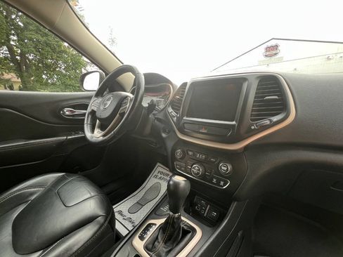 Used 2016 Jeep Cherokee Limited AWD/4WD image 16
