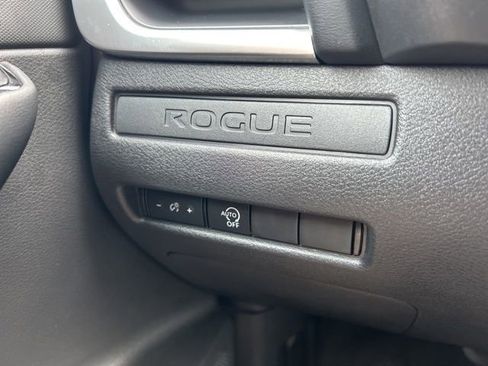 Used 2024 Nissan Rogue S FWD image 17