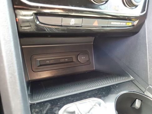 Used 2022 Volkswagen Atlas Cross Sport SE image 24