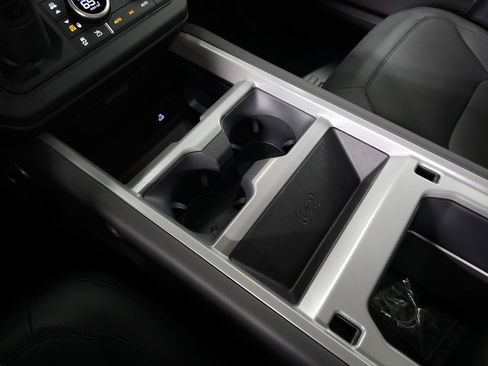 New 2025 Land Rover Defender 90 V8 image 34