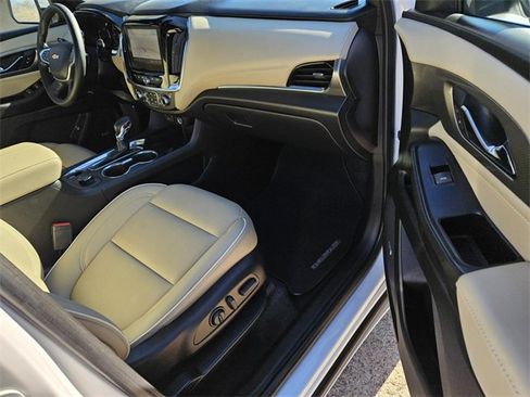 Used 2023 Chevrolet Traverse Premier image 9
