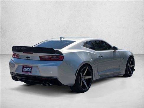 Used 2018 Chevrolet Camaro SS RWD image 4