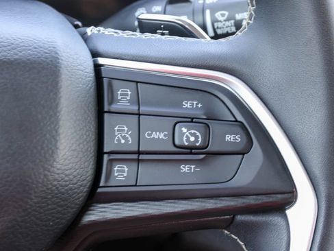 Used 2024 Jeep Grand Cherokee Laredo AWD/4WD image 22