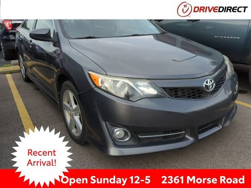 Used 2014 Toyota Camry SE w/ Moonroof Package FWD image 1