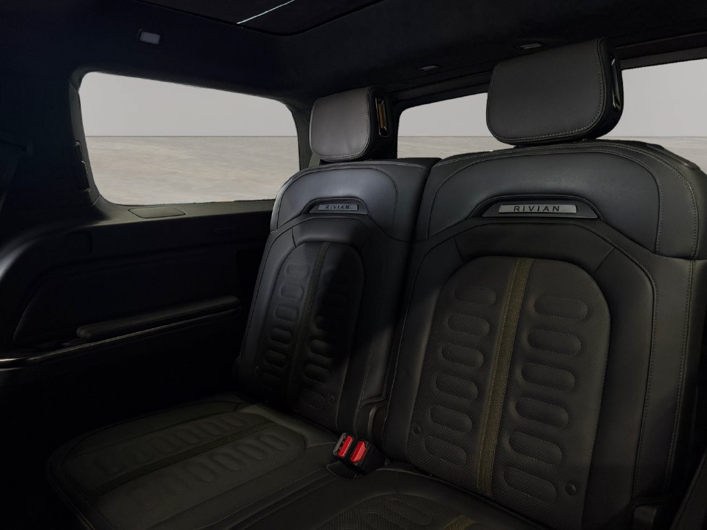 Used 2025 Rivian R1S Adventure Dual AWD/4WD image 26