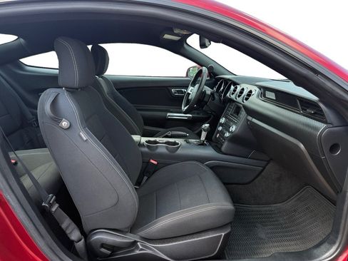 Used 2017 Ford Mustang Coupe RWD image 12