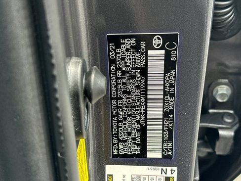Used 2021 Toyota C-HR LE FWD image 31