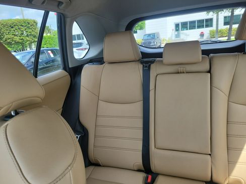 Used 2022 Toyota RAV4 XLE Premium image 20