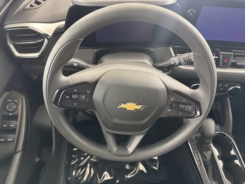 Used 2025 Chevrolet TrailBlazer LT AWD/4WD image 29