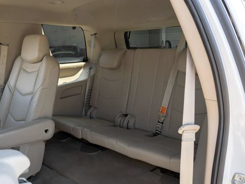 Used 2020 Cadillac Escalade Premium Luxury AWD/4WD image 14