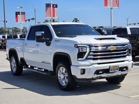Used 2024 Chevrolet Silverado 2500 High Country w/ Technology Package AWD/4WD image 3