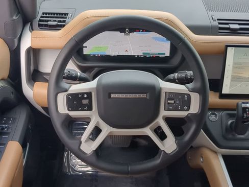 Used 2025 Land Rover Defender 110 S image 25
