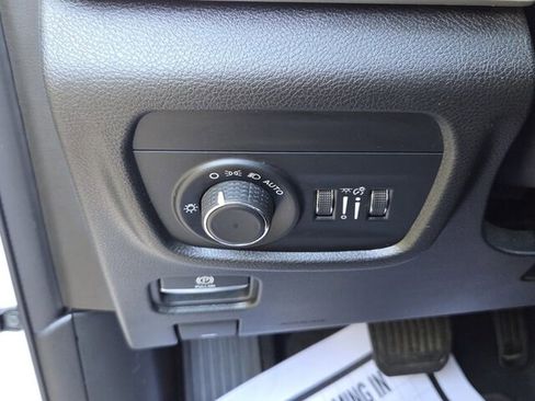 Used 2023 Jeep Grand Cherokee Laredo w/ Luxury Tech Group I RWD image 27