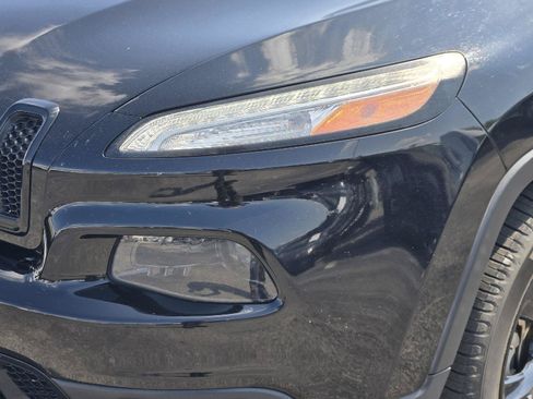 Used 2017 Jeep Cherokee Sport FWD image 10