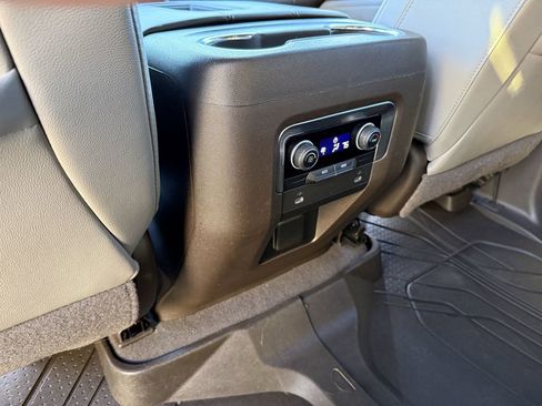 Used 2022 Chevrolet Tahoe LT image 30