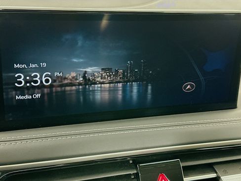 Used 2025 Genesis G70 2.5T image 21