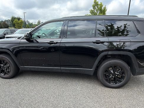 Used 2025 Jeep Grand Cherokee L Laredo AWD/4WD image 11