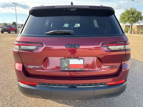 Used 2022 Jeep Grand Cherokee L Limited w/ Luxury Tech Group II image 4