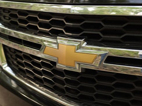 Used 2015 Chevrolet Suburban LT AWD/4WD image 39