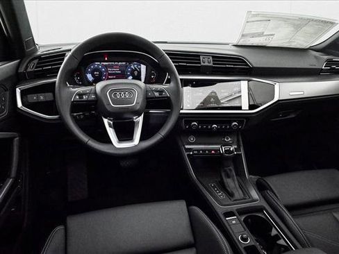 New 2025 Audi Q3 2.0T Premium image 8