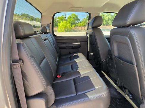 Used 2010 Chevrolet Silverado 3500 LT w/ Interior Plus Package AWD/4WD image 25