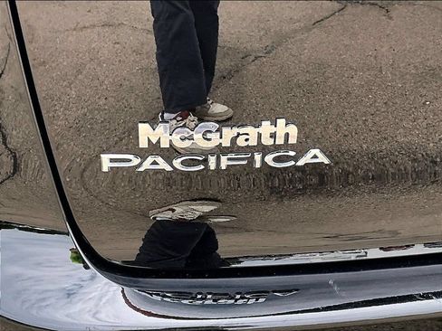 Used 2025 Chrysler Pacifica Select FWD image 27