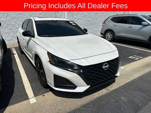 Certified 2025 Nissan Altima 2.5 SR w/ SR Premium Package FWD image 1