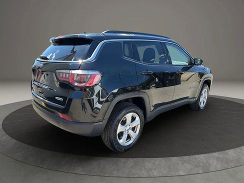 Used 2017 Jeep Compass Latitude w/ Popular Equipment Group AWD/4WD image 5