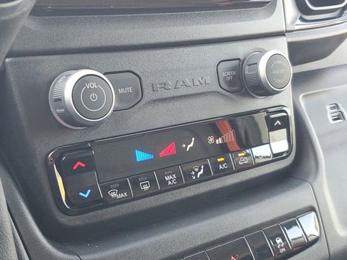 Used 2025 RAM ProMaster 2500 w/ Convenience Group image 15