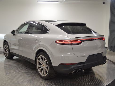 Certified 2021 Porsche Cayenne Coupe image 3