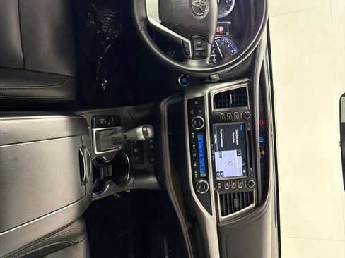 Used 2017 Toyota Highlander XLE w/ Carpet Mat Package AWD/4WD image 27