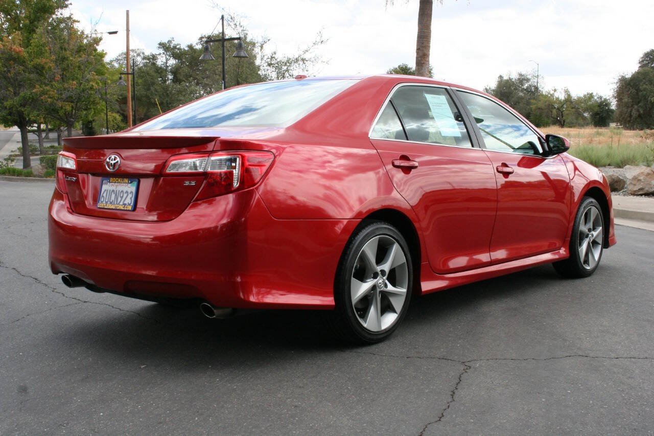 Used 2012 Toyota Camry SE w/ Leather Pkg FWD image 5