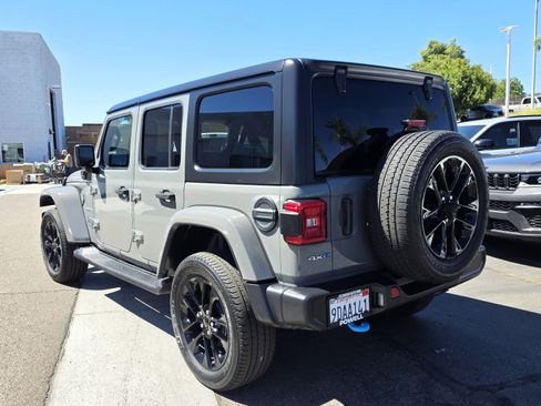 Used 2022 Jeep Wrangler Unlimited Sahara AWD/4WD image 3