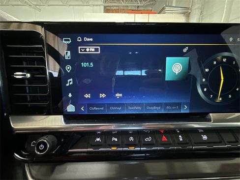 Certified 2023 Chevrolet Silverado 1500 High Country w/ Technology Package image 16