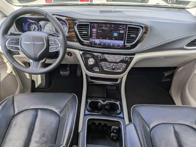 Used 2023 Chrysler Pacifica Limited FWD image 21
