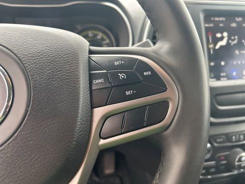 Used 2022 Jeep Cherokee Latitude Lux w/ Sun & Sound Group AWD/4WD image 17