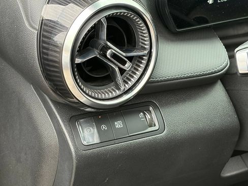 Used 2025 Chevrolet Equinox LT FWD image 7